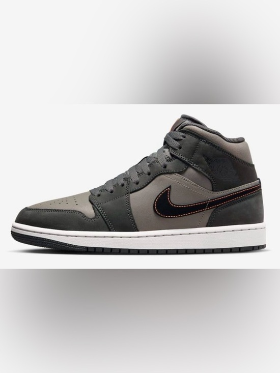 Nike Other - Nike Air Jordan 1 Mid SE in the "Night Stadium" colorway 7Y